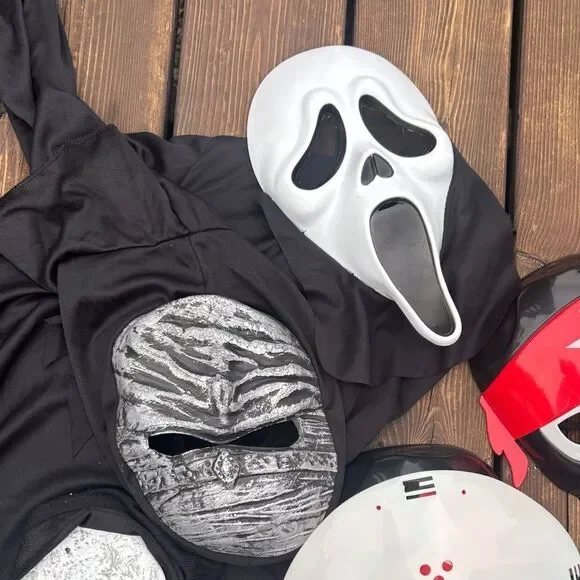 Halloween Costume Set with Masks and Robe - Picture 9 of 13